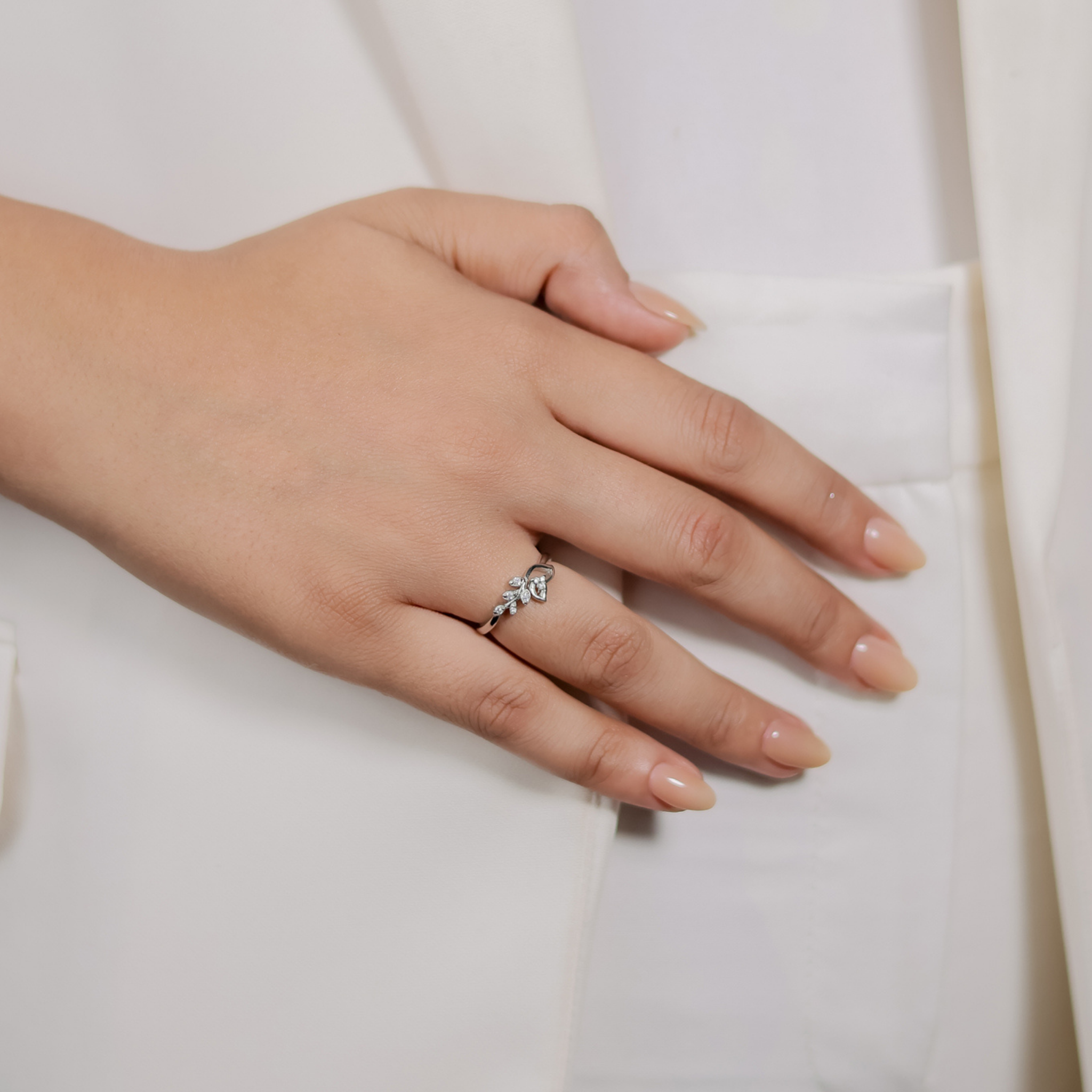 Petals And Leaves Pattern Ring- Hallmarked 925 Sterling Silver White Gold - sitabo